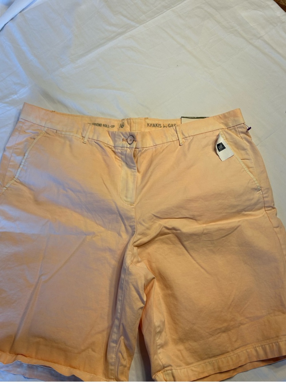 NWT Old navy khaki shorts. Size 16